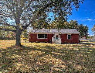 2495 Wilshire Drive, Cortland, OH 44410