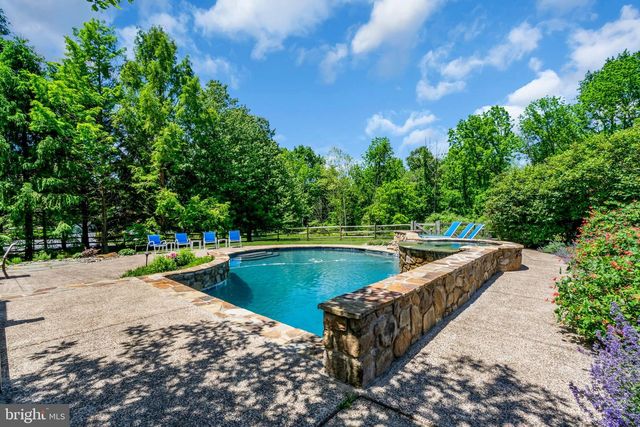 1734 CHANTILLY LN, Chester Springs, PA 19425