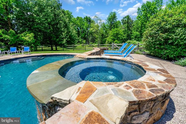 1734 CHANTILLY LN, Chester Springs, PA 19425
