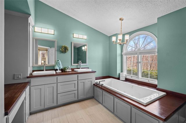 37 Pamona Drive, Bella Vista, AR 72715