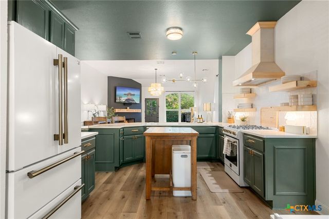 7713 Black Mountain Drive, Austin, TX 78736