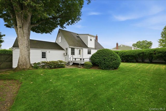 207 Sullivan Avenue, Farmingdale, NY 11735