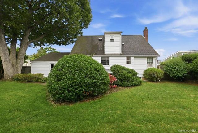207 Sullivan Avenue, Farmingdale, NY 11735