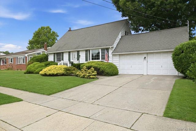 207 Sullivan Avenue, Farmingdale, NY 11735