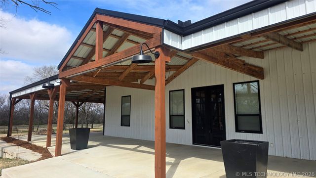 418529 E 1110 Road, Checotah, OK 74426