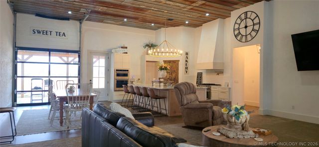 418529 E 1110 Road, Checotah, OK 74426