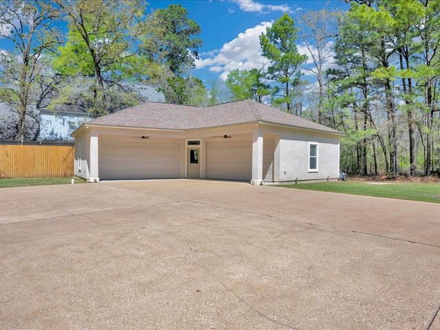 205 Twin Creek Street, Lufkin, TX 75904