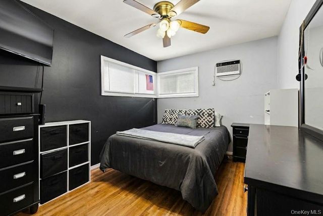 607 N Monroe Avenue, Lindenhurst, NY 11757