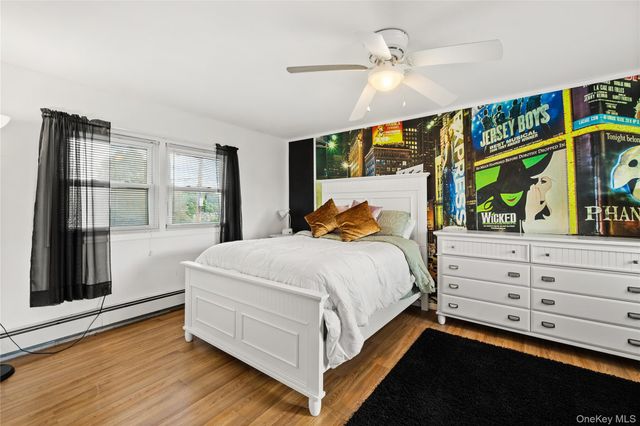 607 N Monroe Avenue, Lindenhurst, NY 11757