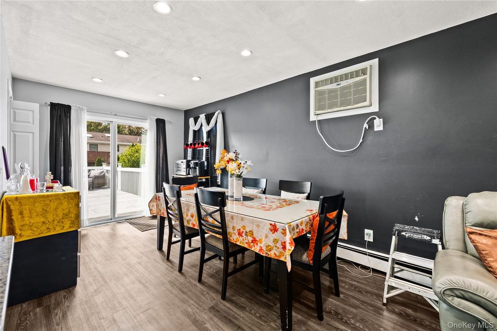 607 N Monroe Avenue, Lindenhurst, NY 11757 — photo 3