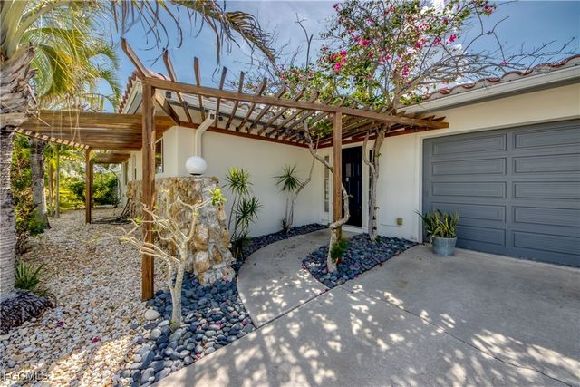 2701 Bruce ST, Matlacha, FL 33993