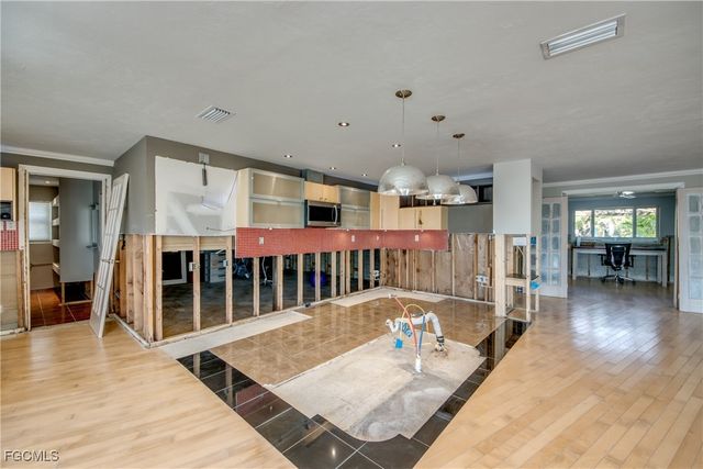 2701 Bruce ST, Matlacha, FL 33993