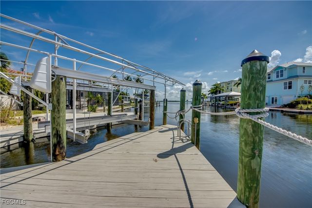 2701 Bruce ST, Matlacha, FL 33993