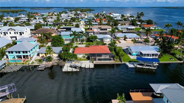 2701 Bruce ST, Matlacha, FL 33993