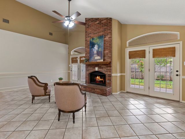 5854 Woodridge Oaks, San Antonio, TX 78249