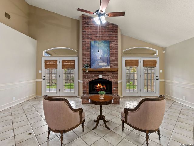 5854 Woodridge Oaks, San Antonio, TX 78249