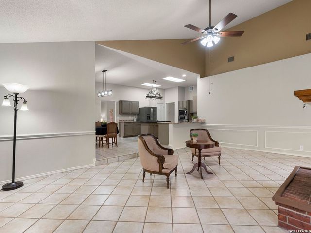 5854 Woodridge Oaks, San Antonio, TX 78249