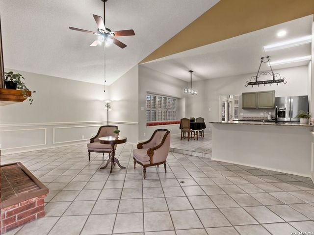 5854 Woodridge Oaks, San Antonio, TX 78249