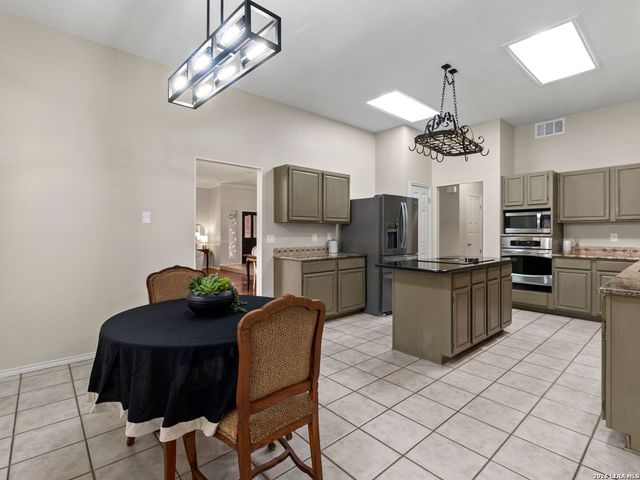 5854 Woodridge Oaks, San Antonio, TX 78249