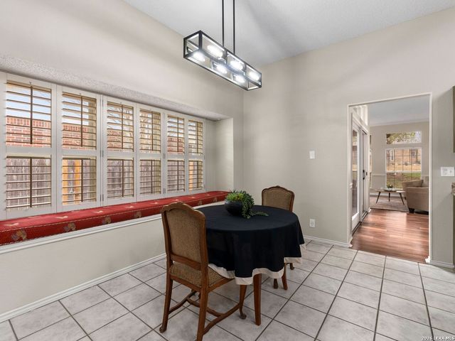 5854 Woodridge Oaks, San Antonio, TX 78249