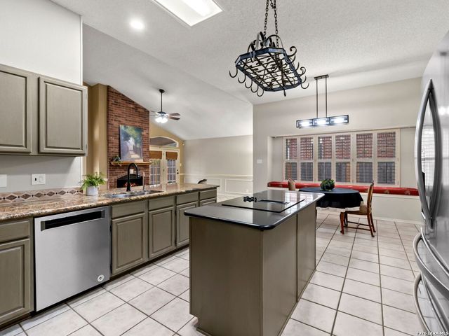 5854 Woodridge Oaks, San Antonio, TX 78249