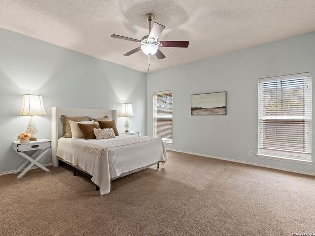 5854 Woodridge Oaks, San Antonio, TX 78249