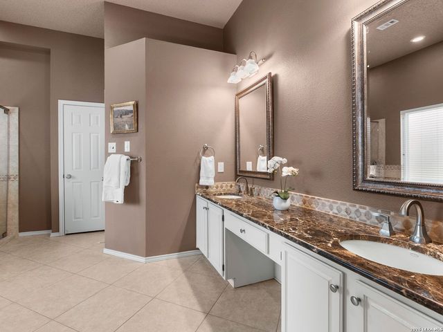 5854 Woodridge Oaks, San Antonio, TX 78249