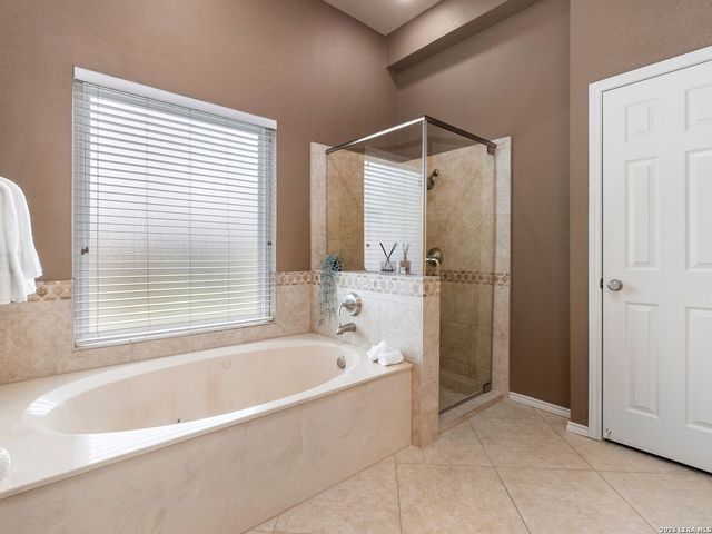 5854 Woodridge Oaks, San Antonio, TX 78249