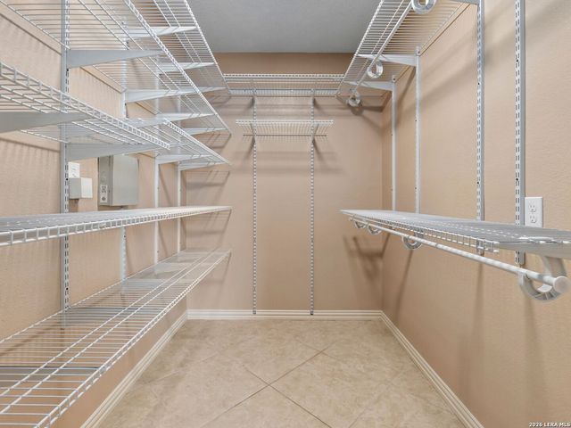 5854 Woodridge Oaks, San Antonio, TX 78249