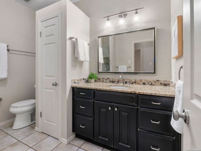 5854 Woodridge Oaks, San Antonio, TX 78249