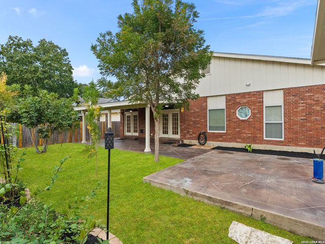 5854 Woodridge Oaks, San Antonio, TX 78249