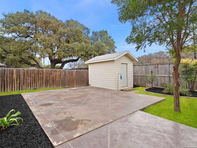 5854 Woodridge Oaks, San Antonio, TX 78249
