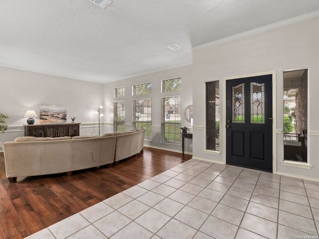 5854 Woodridge Oaks, San Antonio, TX 78249