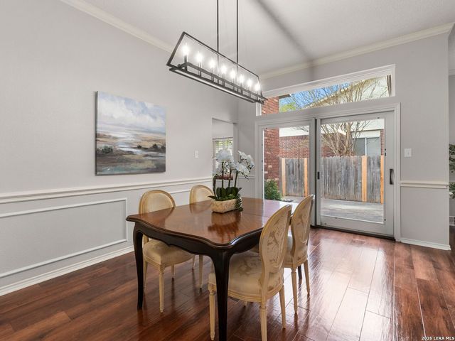 5854 Woodridge Oaks, San Antonio, TX 78249