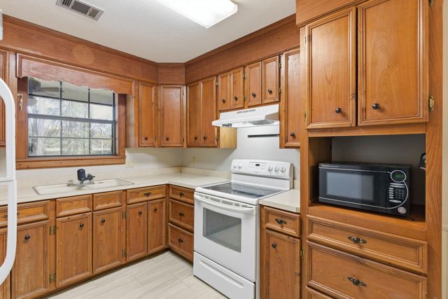 176 Jeffcoats Rd., Petal, MS 39465