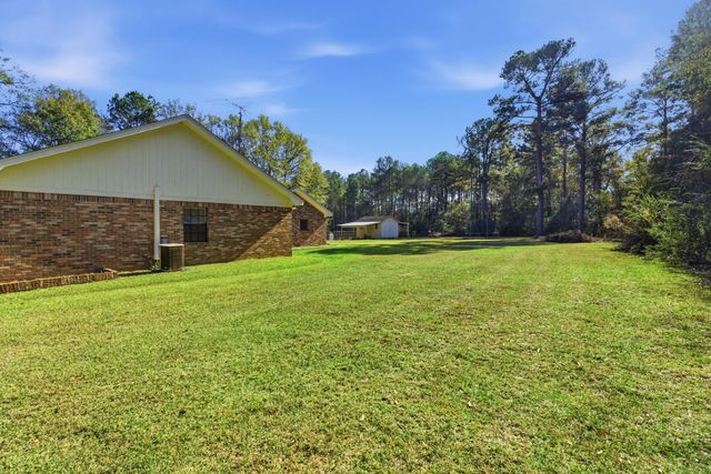 176 Jeffcoats Rd., Petal, MS 39465