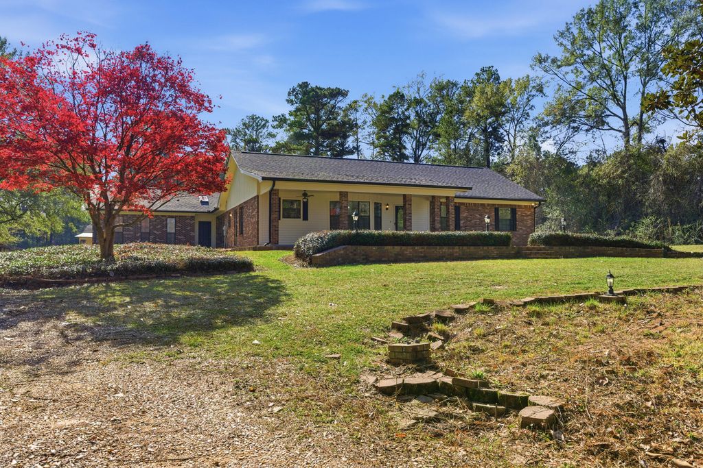 176 Jeffcoats Rd., Petal, MS 39465
