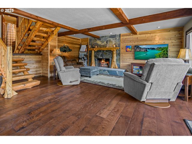 70202 POTATO BOTTOM Rd, Lakeside, OR 97449