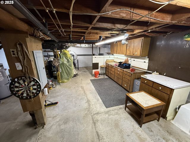 70202 POTATO BOTTOM Rd, Lakeside, OR 97449