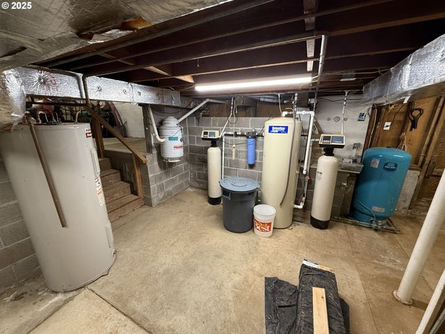 70202 POTATO BOTTOM Rd, Lakeside, OR 97449