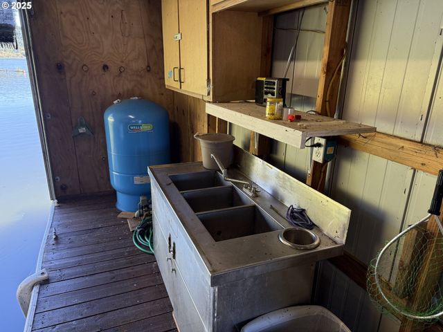 70202 POTATO BOTTOM Rd, Lakeside, OR 97449