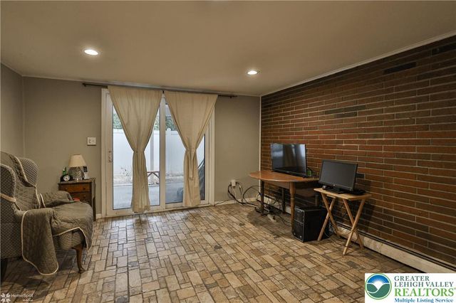 209 North Fairview Street, Nazareth Boro, PA 18064