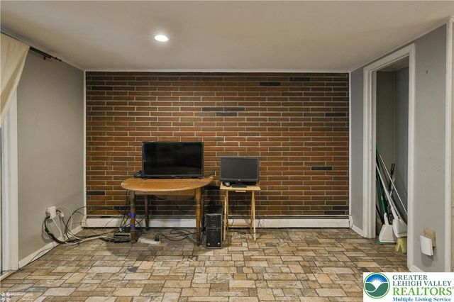 209 North Fairview Street, Nazareth Boro, PA 18064