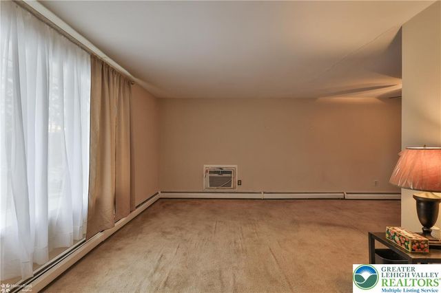 209 North Fairview Street, Nazareth Boro, PA 18064