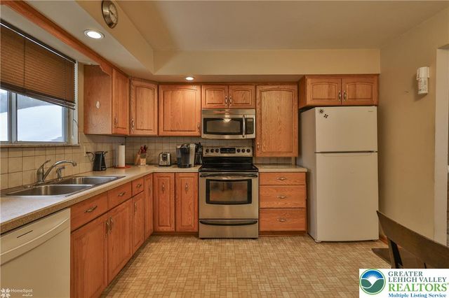 209 North Fairview Street, Nazareth Boro, PA 18064