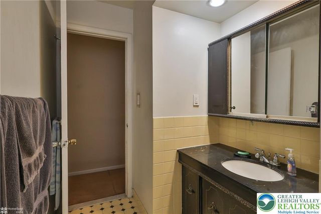 209 North Fairview Street, Nazareth Boro, PA 18064