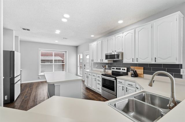 904 Yukon Drive, Lewisville, TX 75077