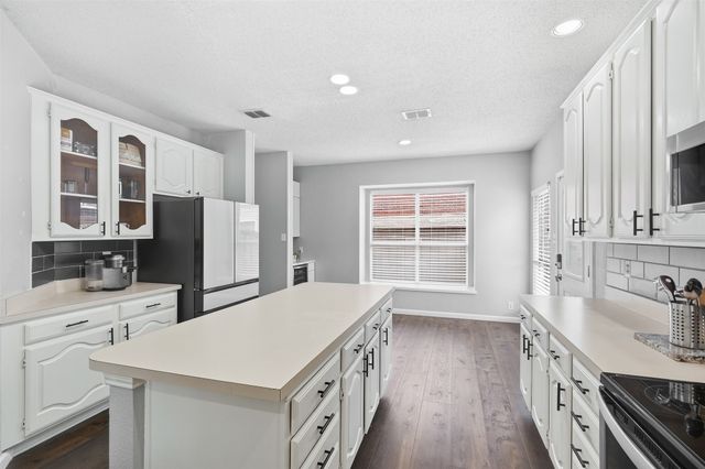 904 Yukon Drive, Lewisville, TX 75077