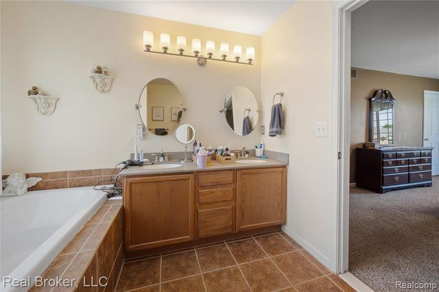 58767 Hunters Court, South Lyon, MI 48178