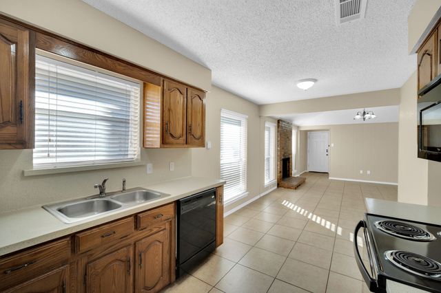 907 Potomac Drive, Lancaster, TX 75134